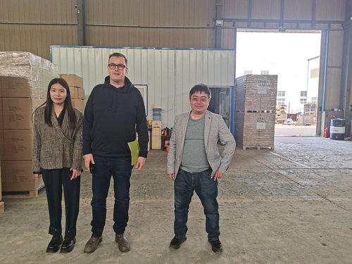 Latest company news about American customers visit the factory and negotiate cooperation