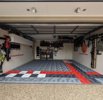 Anti Slip Epoxy Garage Floor Tiles Chemical Resistance Race Deck Tiles