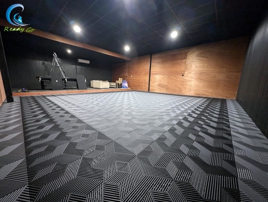Black Interlocking Garage Tile With 15.75 X 15.75 Inches And Load Capacity 25